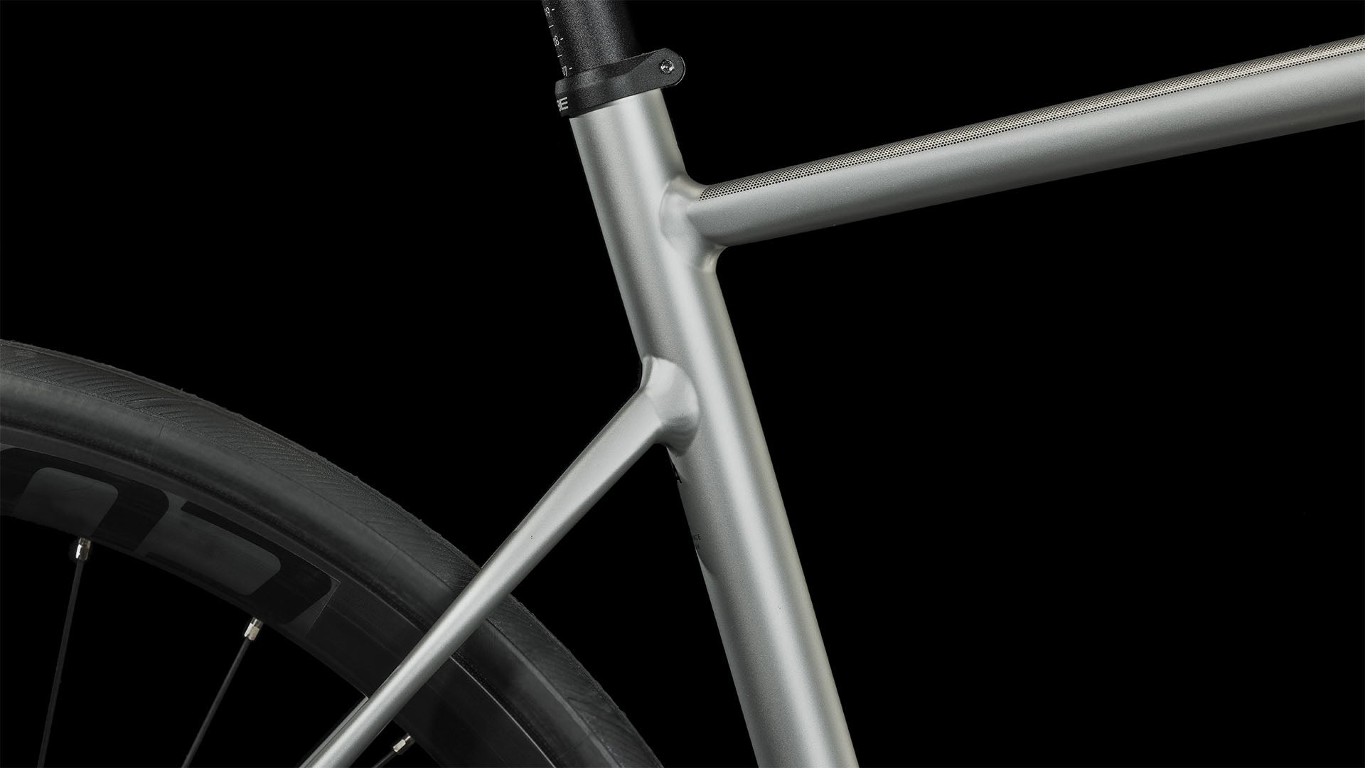Bicicleta de ruta CUBE Attain Pro silver'n'orange